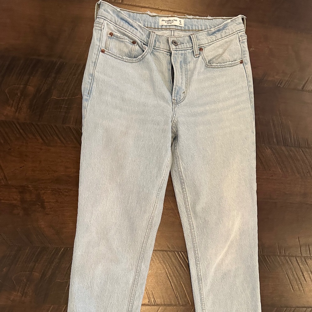 Abercrombie 90s Straight Mid Rise - 4R/27